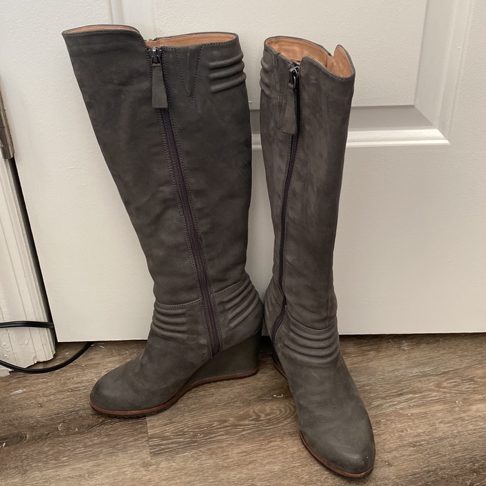 BOOTS - Picture 2 of 2